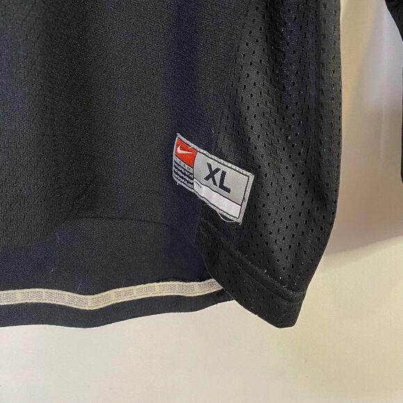 CLEARANCE - Vintage Nike Team Canada Youth Embroidered Jersey - Picture 4 of 5